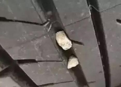 开车的时候轮子有摩擦声