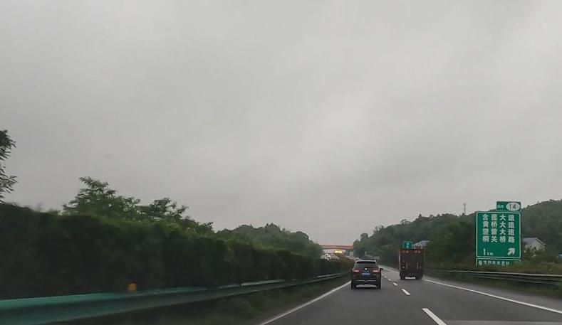 汽车踩油门速度上不去