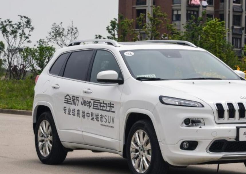 自由光烧机油怎么解决，Jeep自由光新车动力减弱配置减少，用实际行动演绎什么叫花样作死